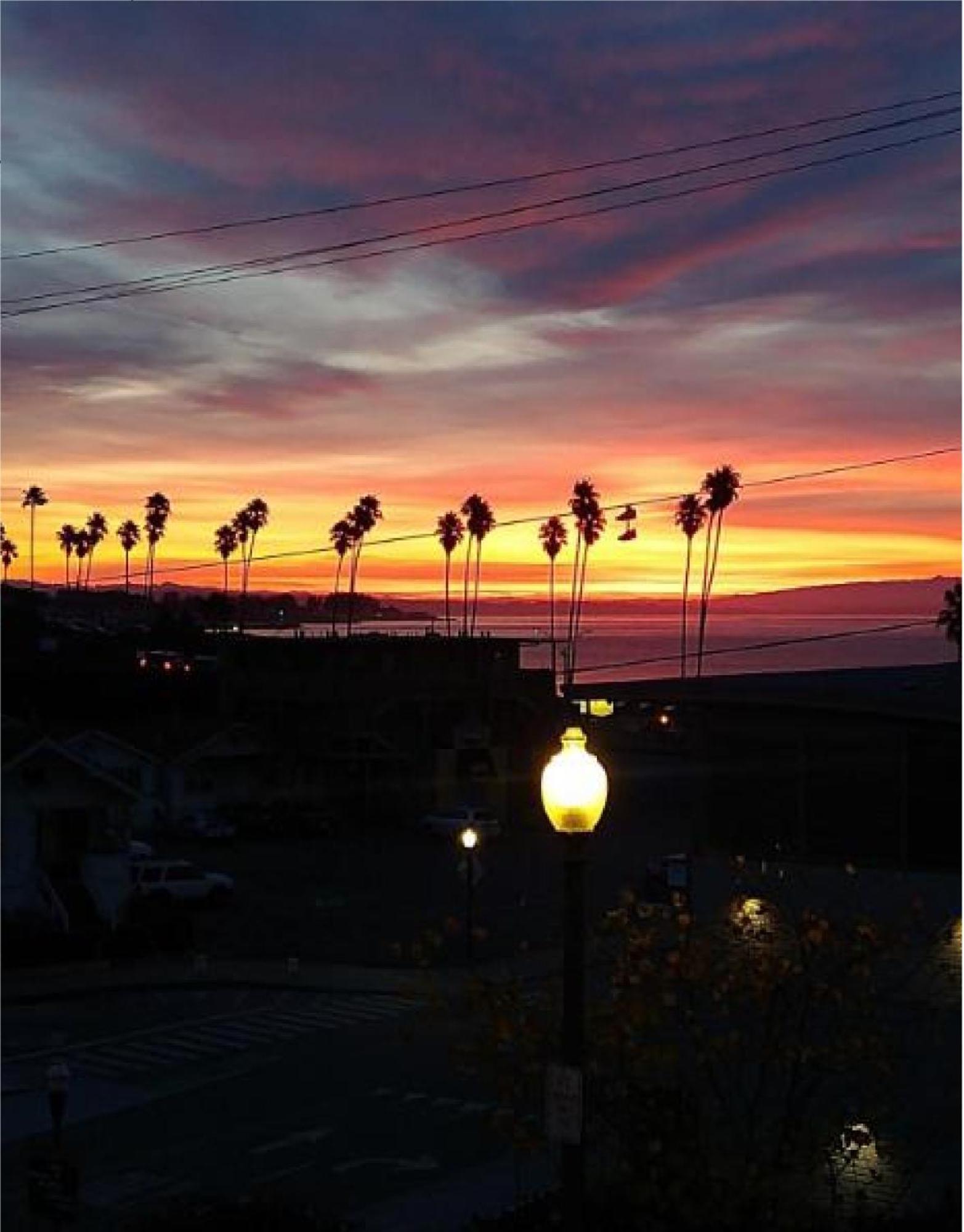 Howard Johnson by Wyndham Santa Cruz Beach Boardwalk Zewnętrze zdjęcie