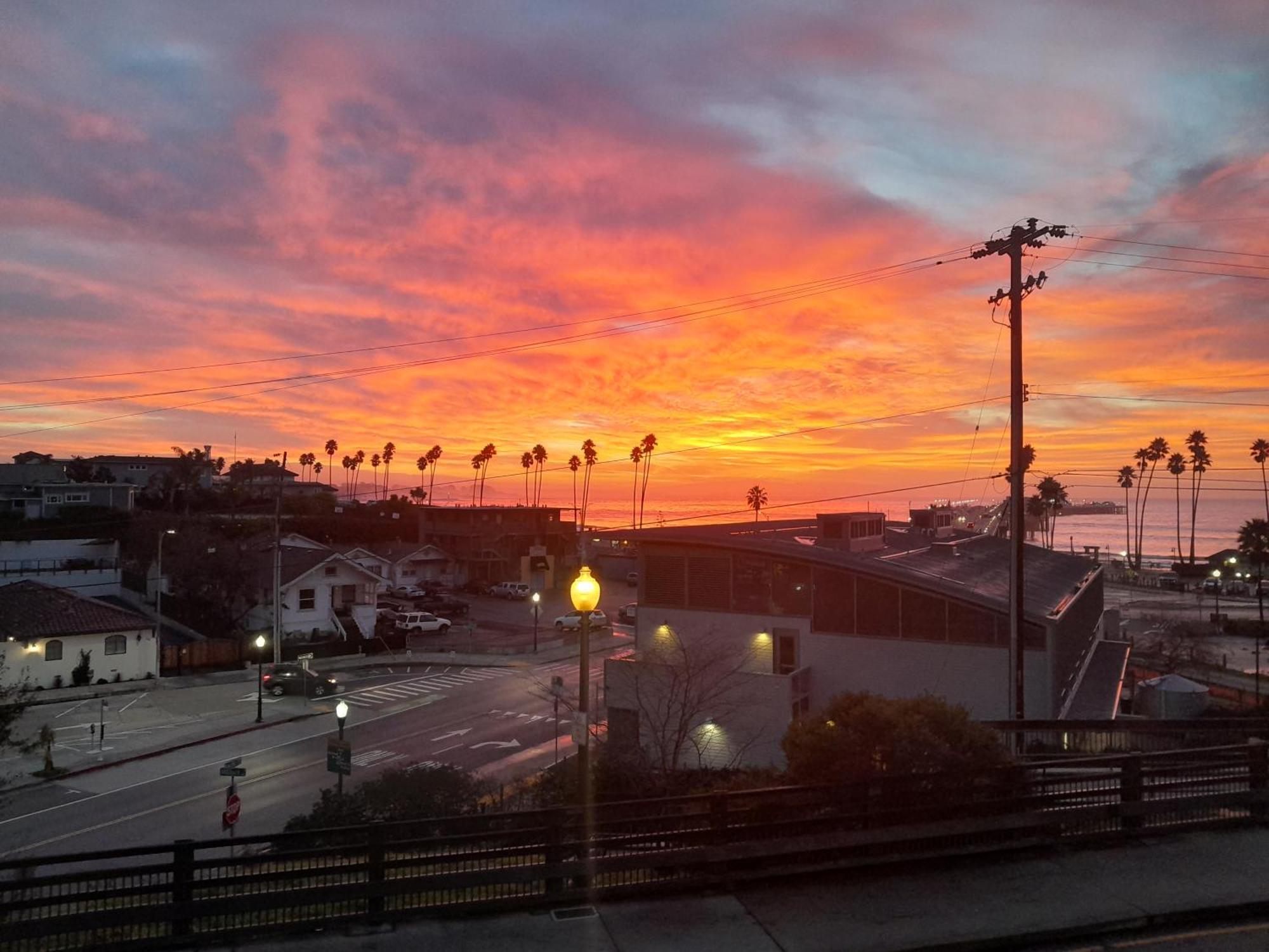 Howard Johnson by Wyndham Santa Cruz Beach Boardwalk Zewnętrze zdjęcie