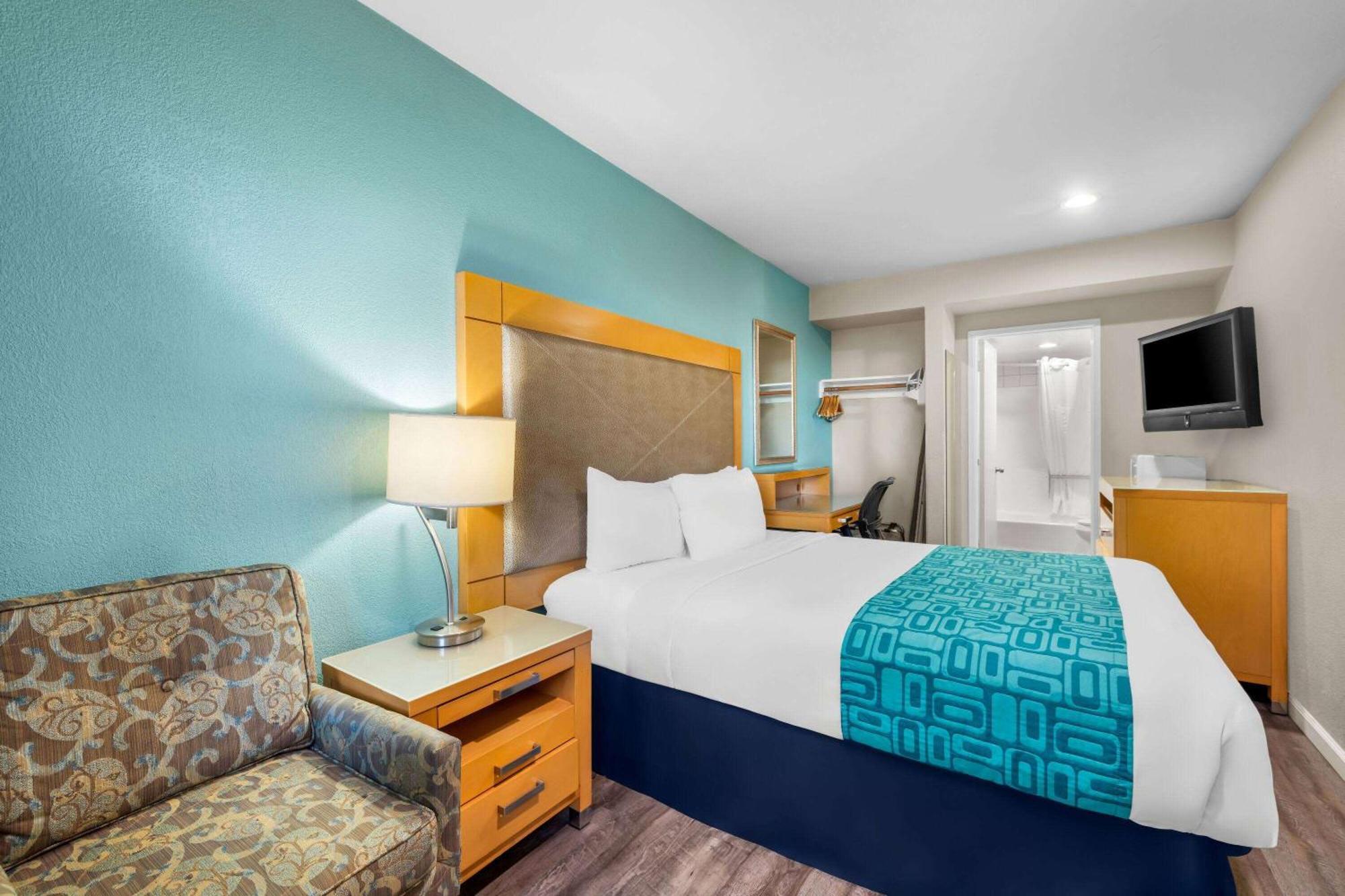 Howard Johnson by Wyndham Santa Cruz Beach Boardwalk Zewnętrze zdjęcie