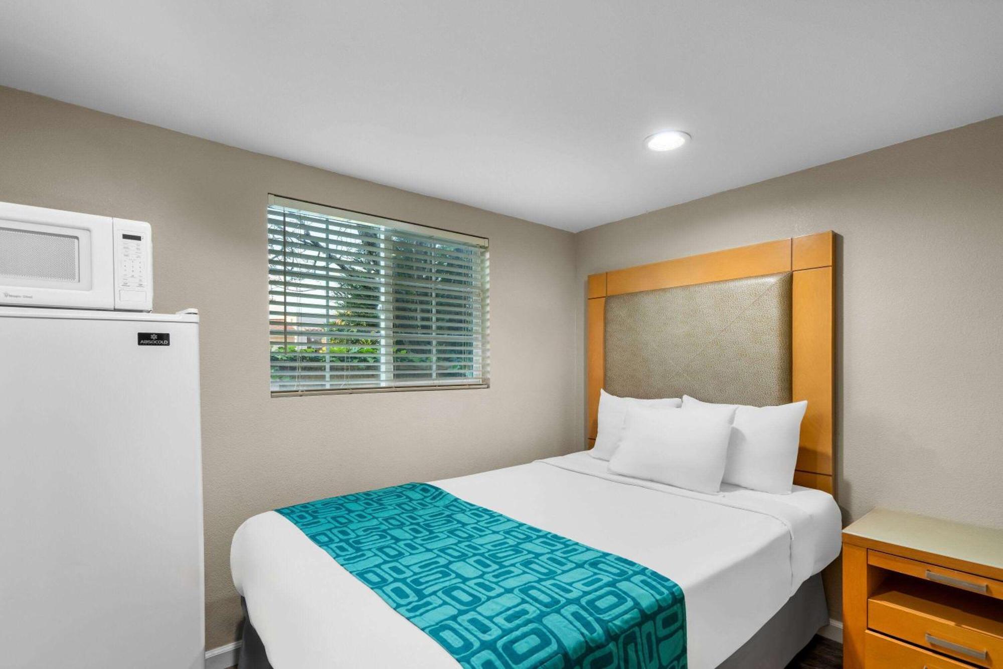 Howard Johnson by Wyndham Santa Cruz Beach Boardwalk Zewnętrze zdjęcie