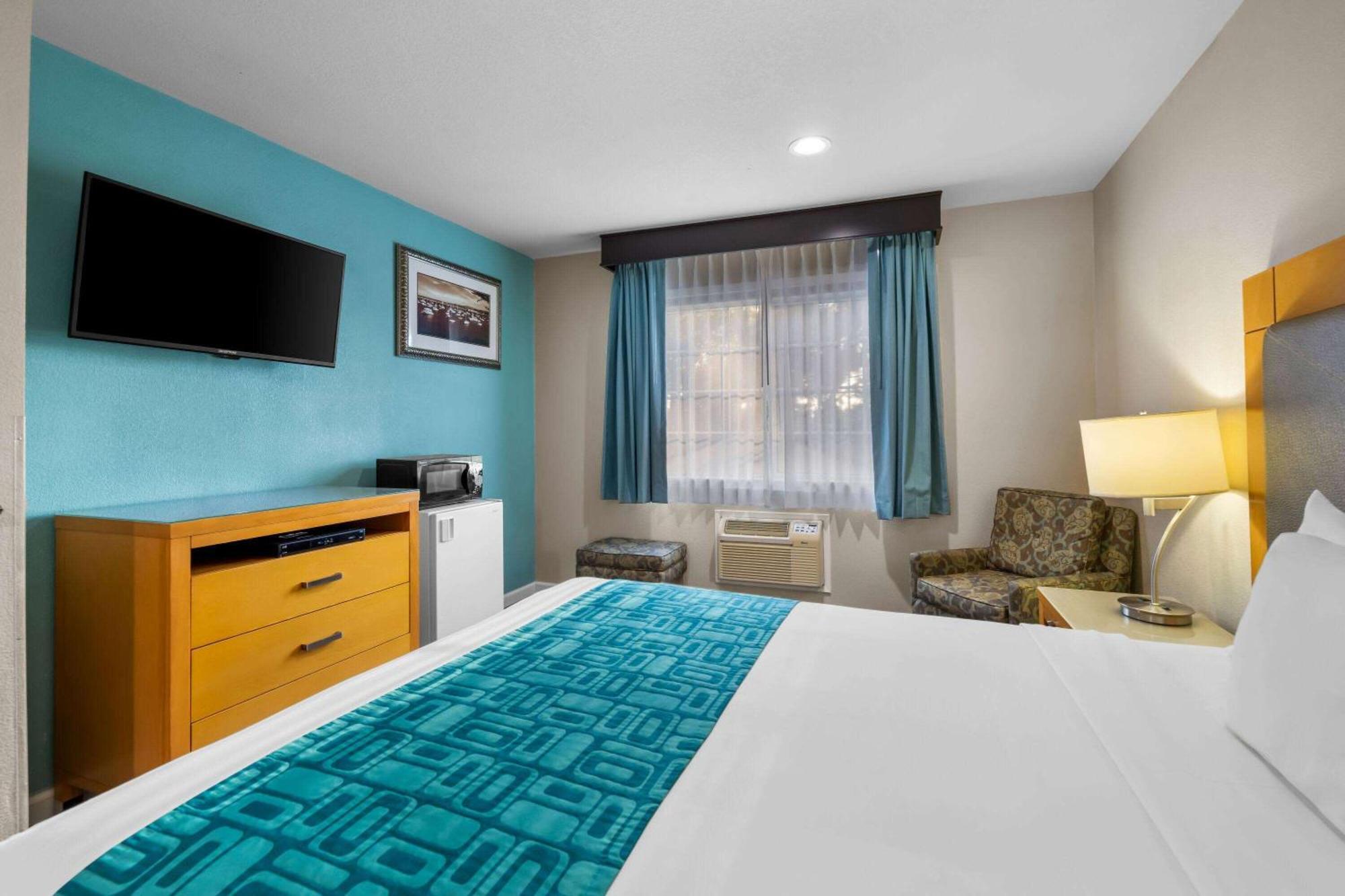 Howard Johnson by Wyndham Santa Cruz Beach Boardwalk Zewnętrze zdjęcie