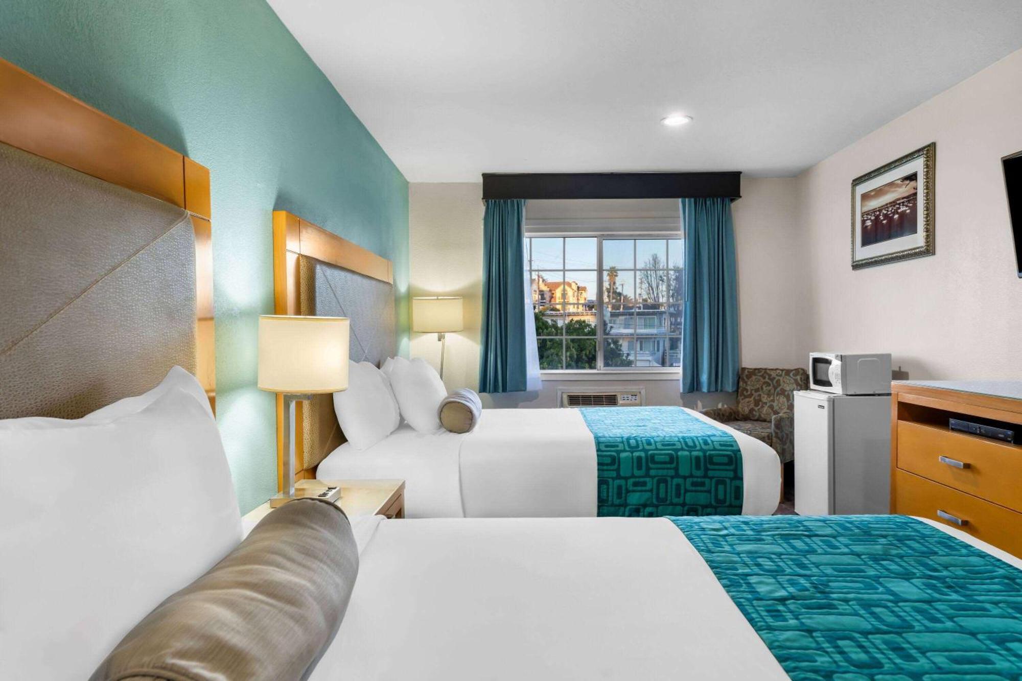 Howard Johnson by Wyndham Santa Cruz Beach Boardwalk Zewnętrze zdjęcie