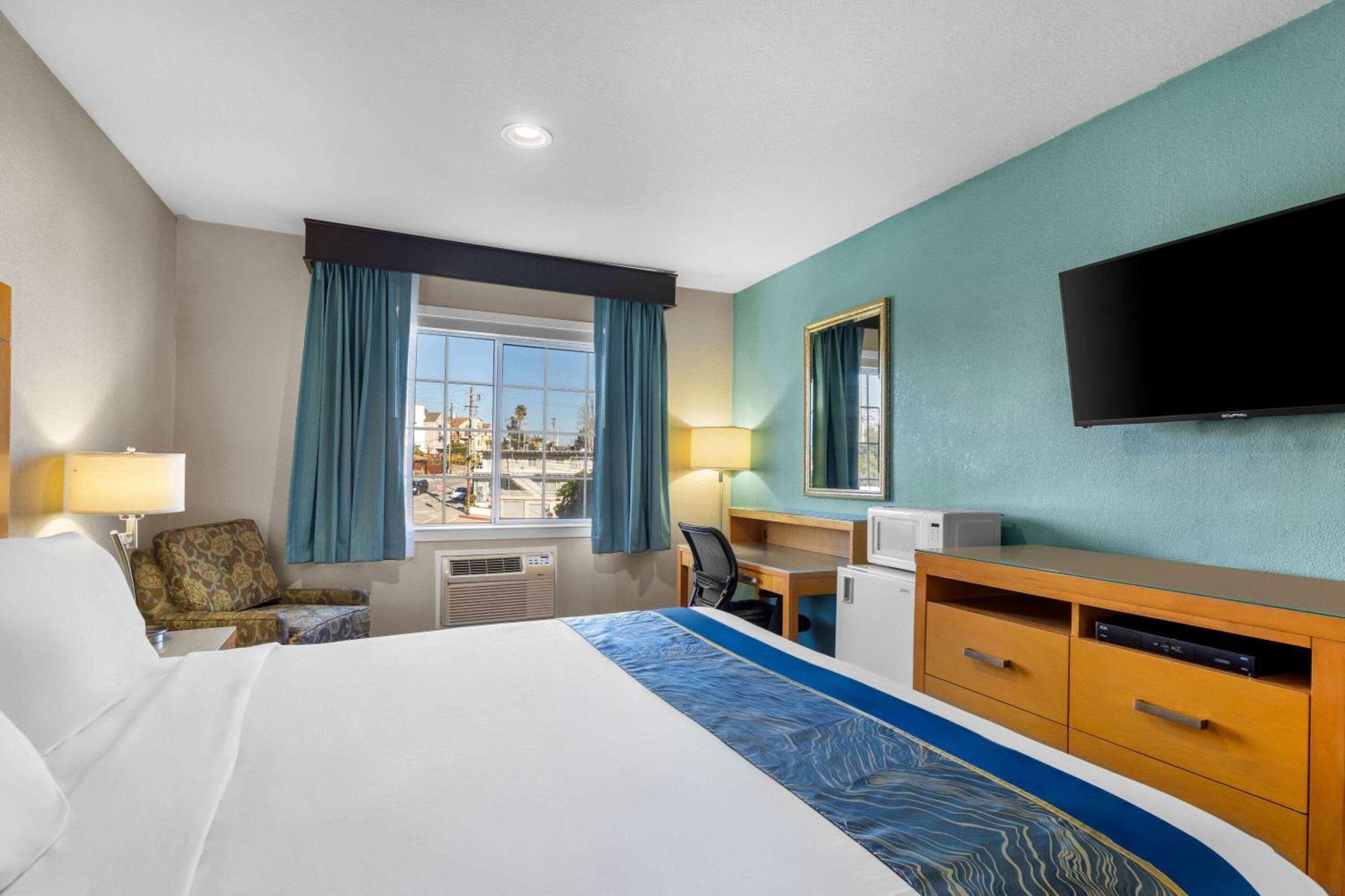 Howard Johnson by Wyndham Santa Cruz Beach Boardwalk Zewnętrze zdjęcie