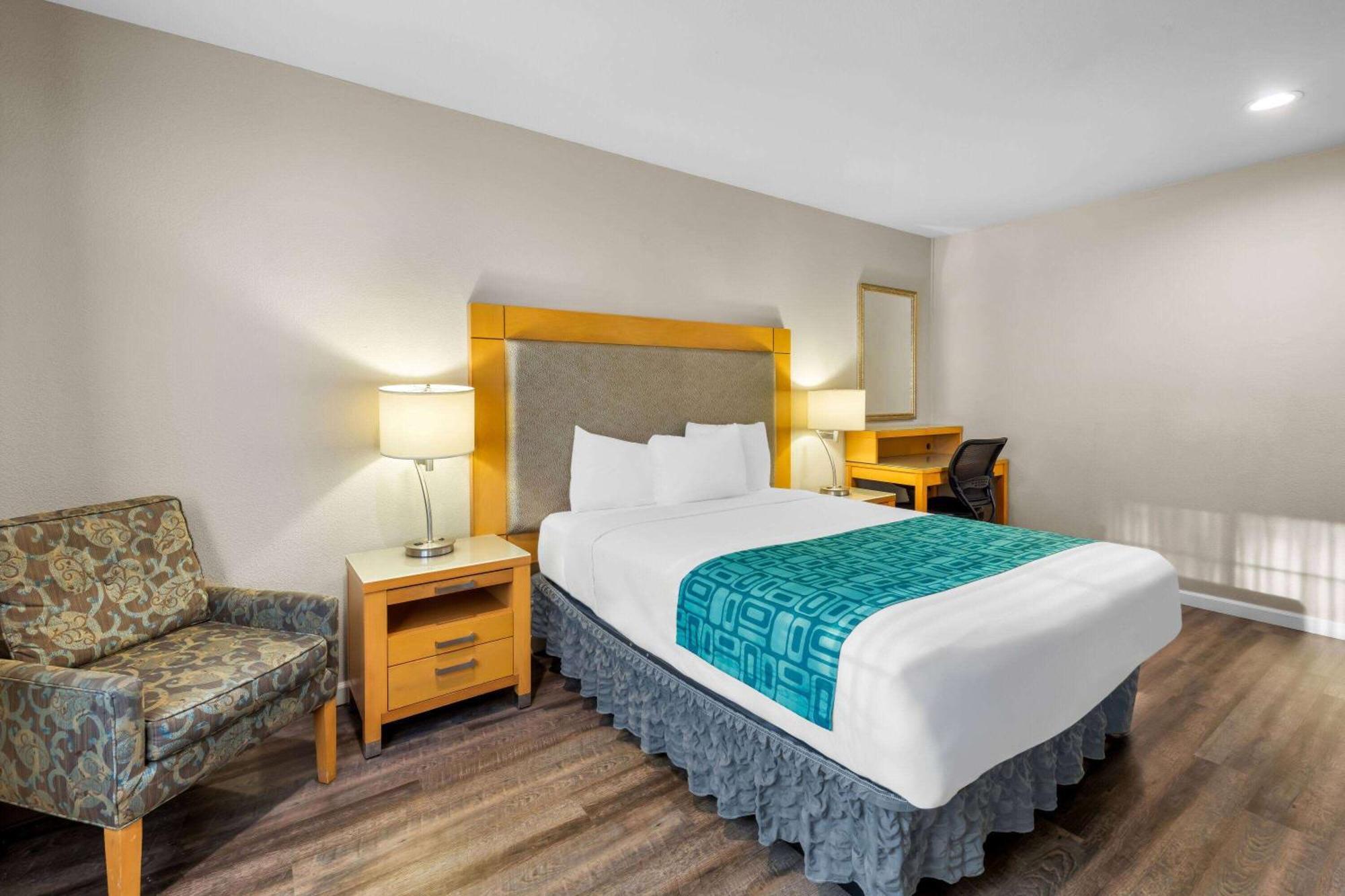Howard Johnson by Wyndham Santa Cruz Beach Boardwalk Zewnętrze zdjęcie