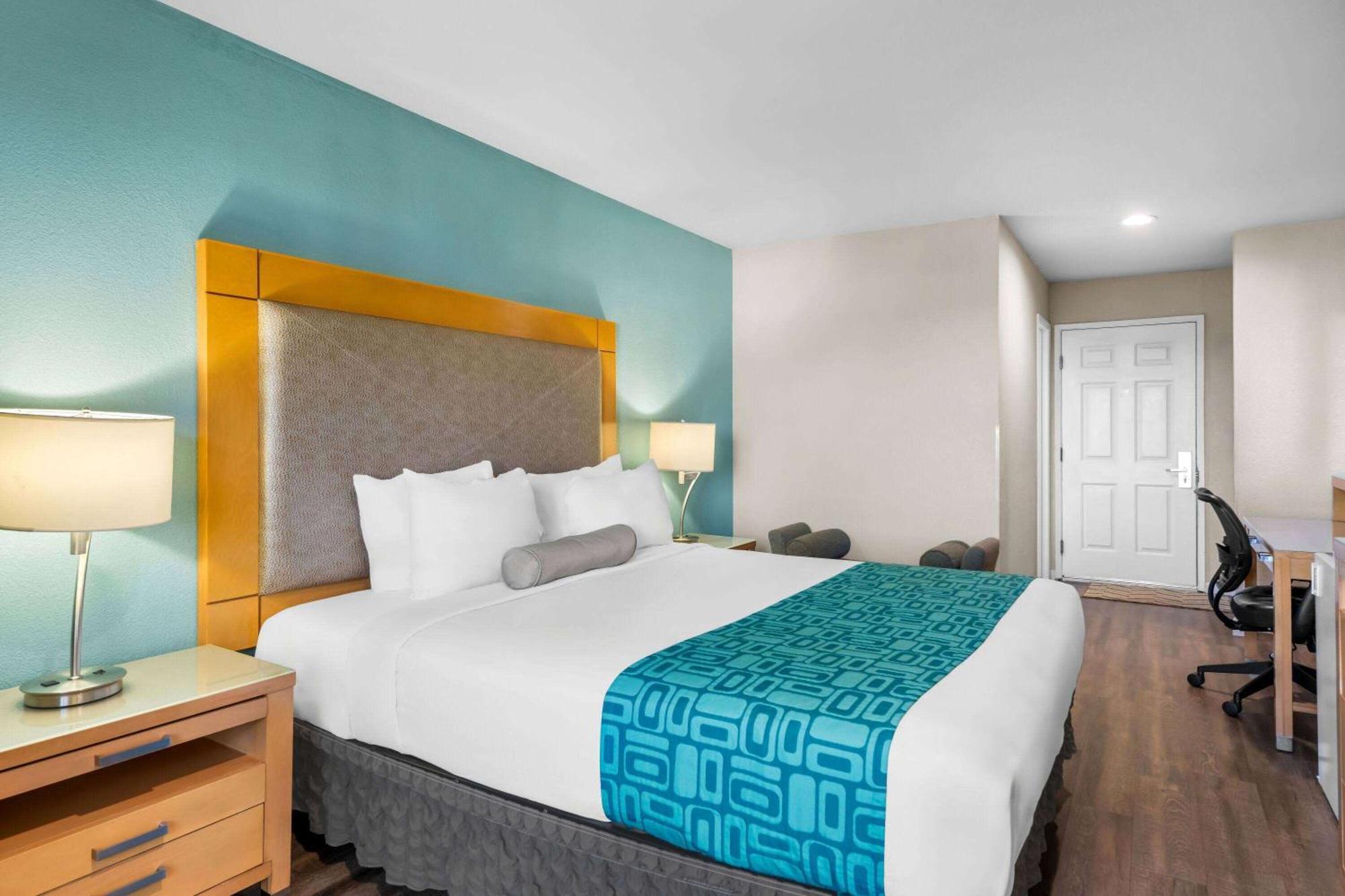 Howard Johnson by Wyndham Santa Cruz Beach Boardwalk Zewnętrze zdjęcie