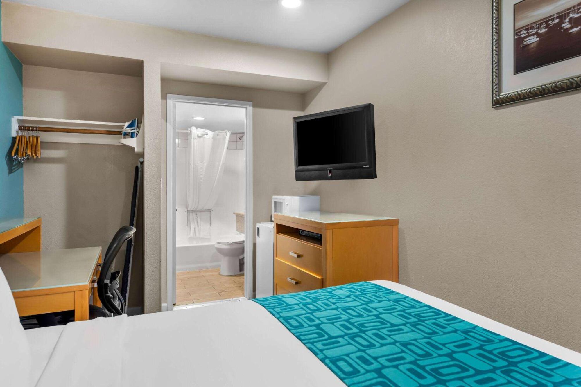 Howard Johnson by Wyndham Santa Cruz Beach Boardwalk Zewnętrze zdjęcie