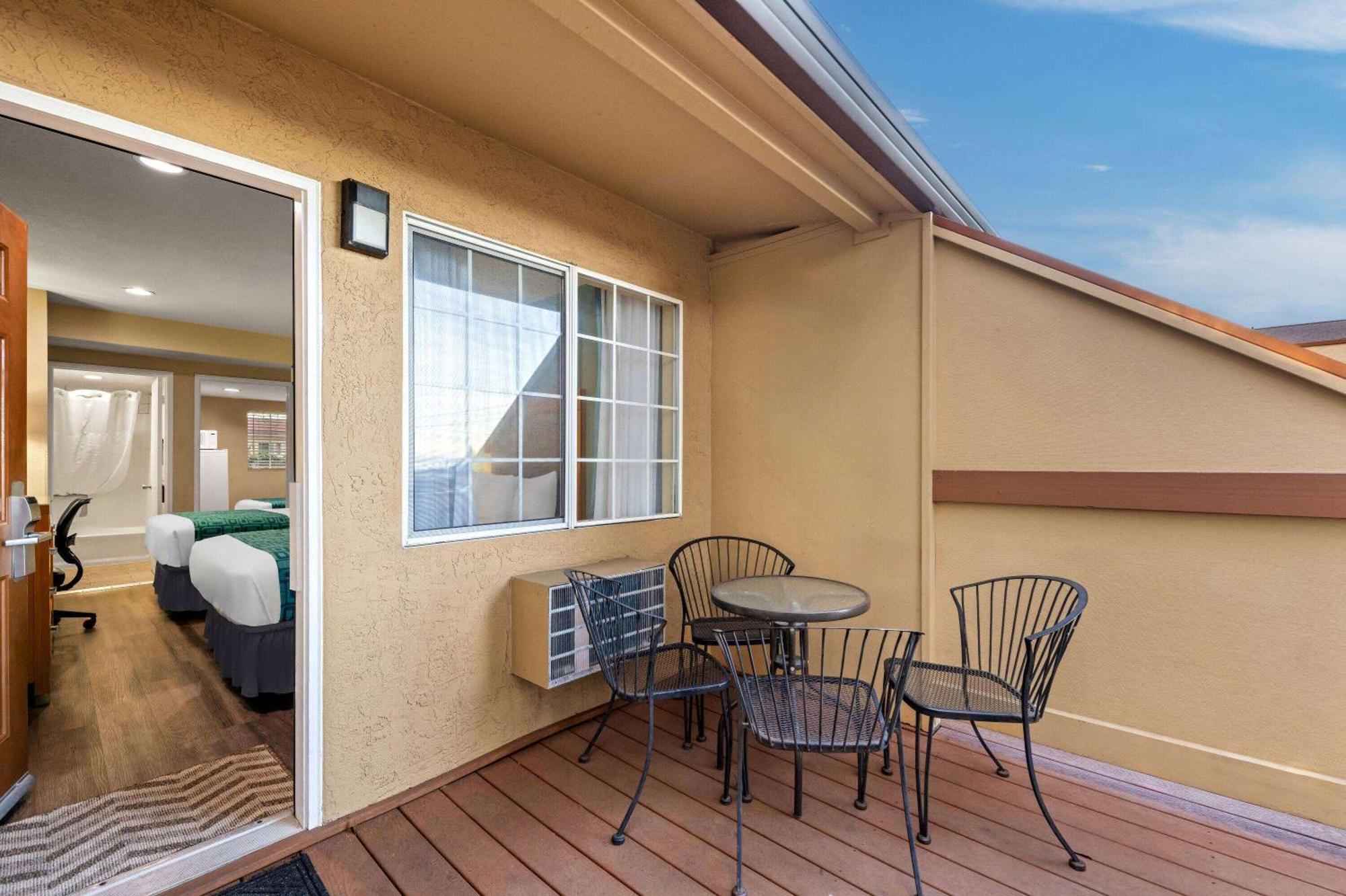 Howard Johnson by Wyndham Santa Cruz Beach Boardwalk Zewnętrze zdjęcie