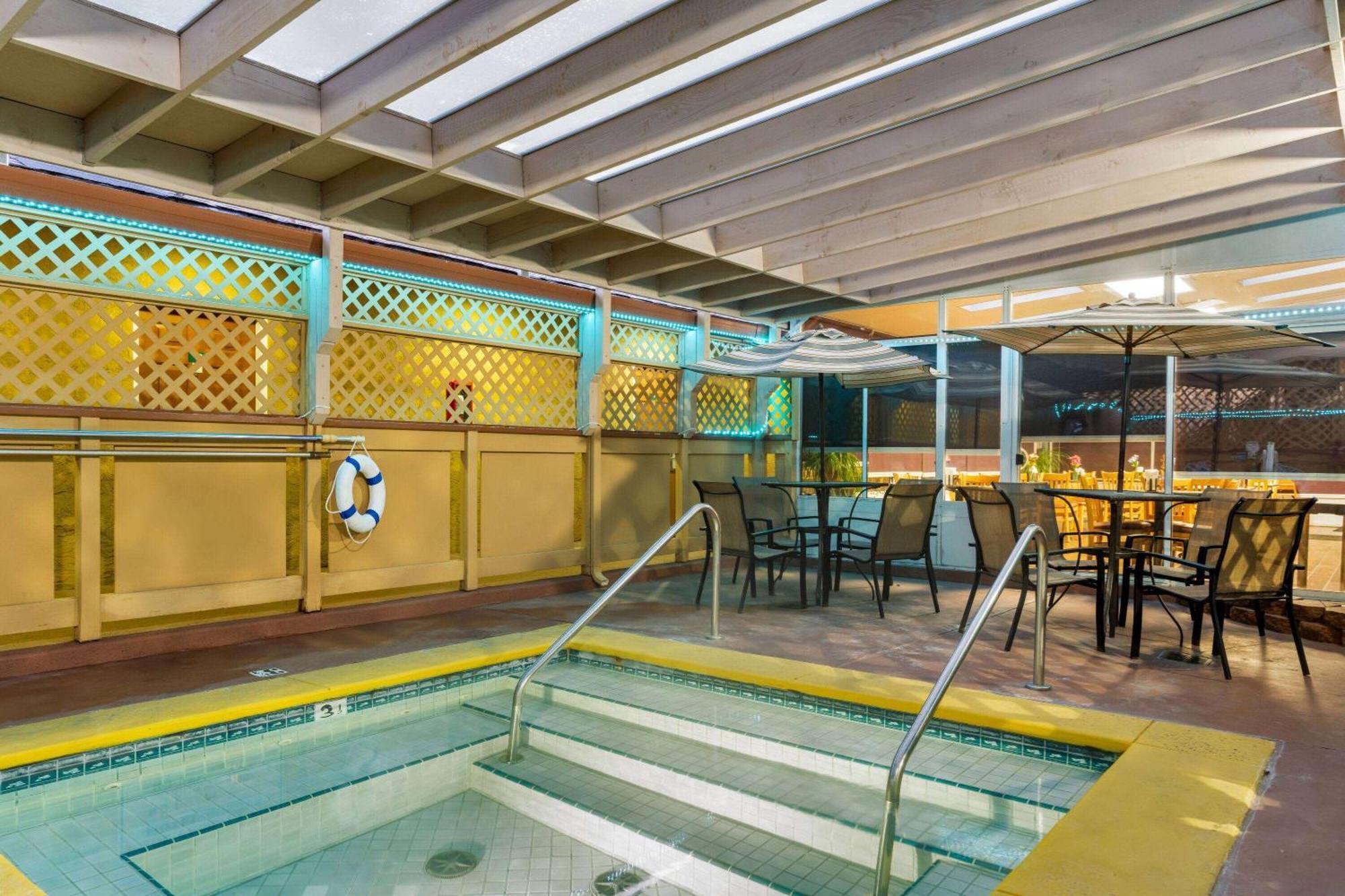 Howard Johnson by Wyndham Santa Cruz Beach Boardwalk Zewnętrze zdjęcie