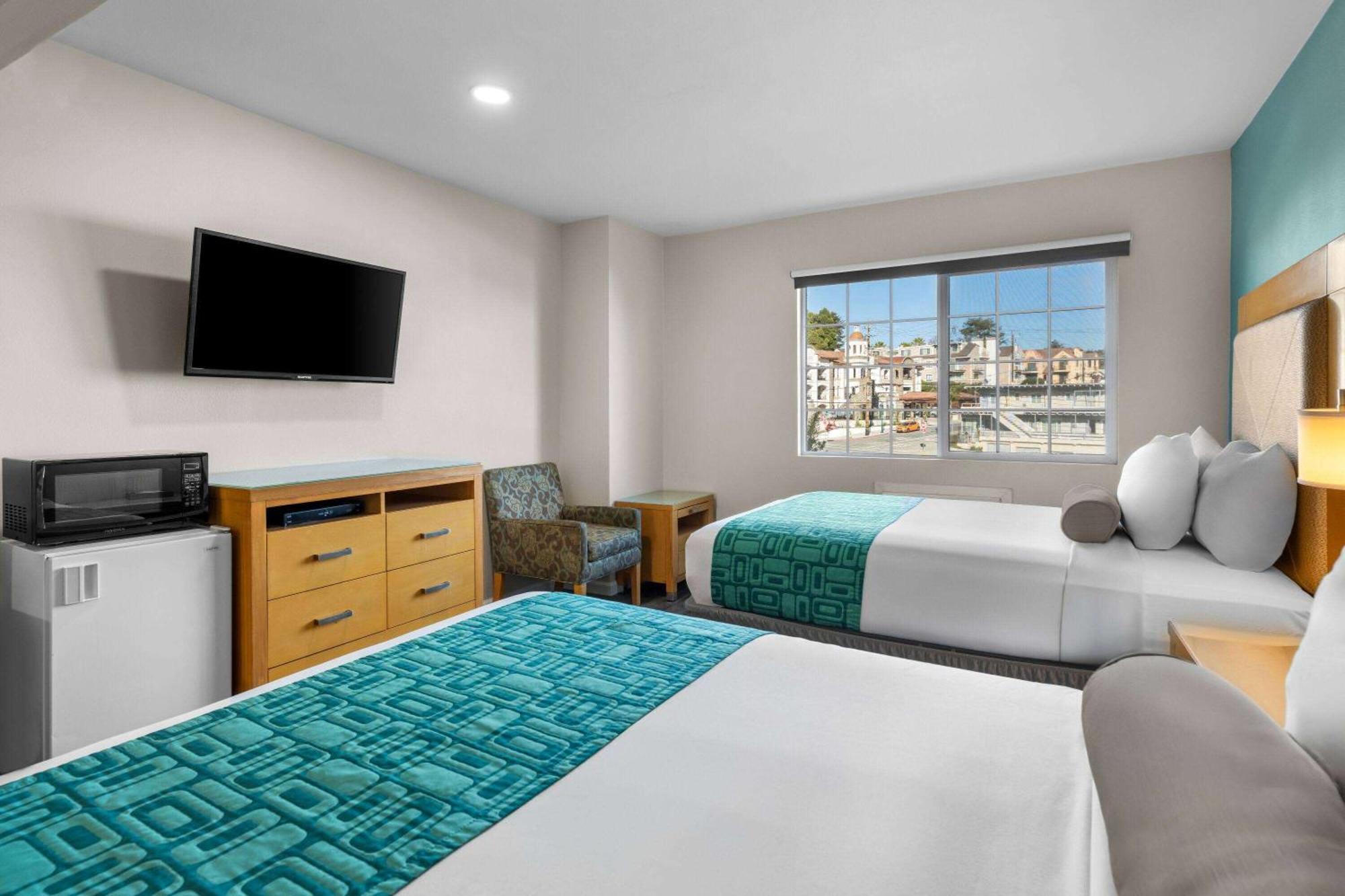 Howard Johnson by Wyndham Santa Cruz Beach Boardwalk Zewnętrze zdjęcie
