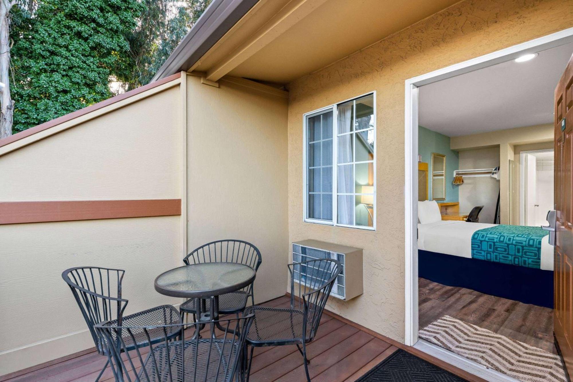 Howard Johnson by Wyndham Santa Cruz Beach Boardwalk Zewnętrze zdjęcie